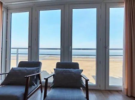 Seascape Apartment *