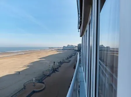 Seascape Apartment *