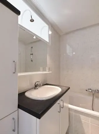 Seascape Apartment *
